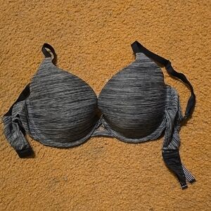 Victoria's Secret Black and Gray Bra with Molded Cups and Adjustable Straps NEW